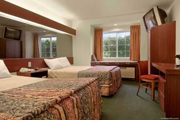 Owens Downtown Toledo BridgePointe Inn & Suites By Hollywood Casino (Northwood)